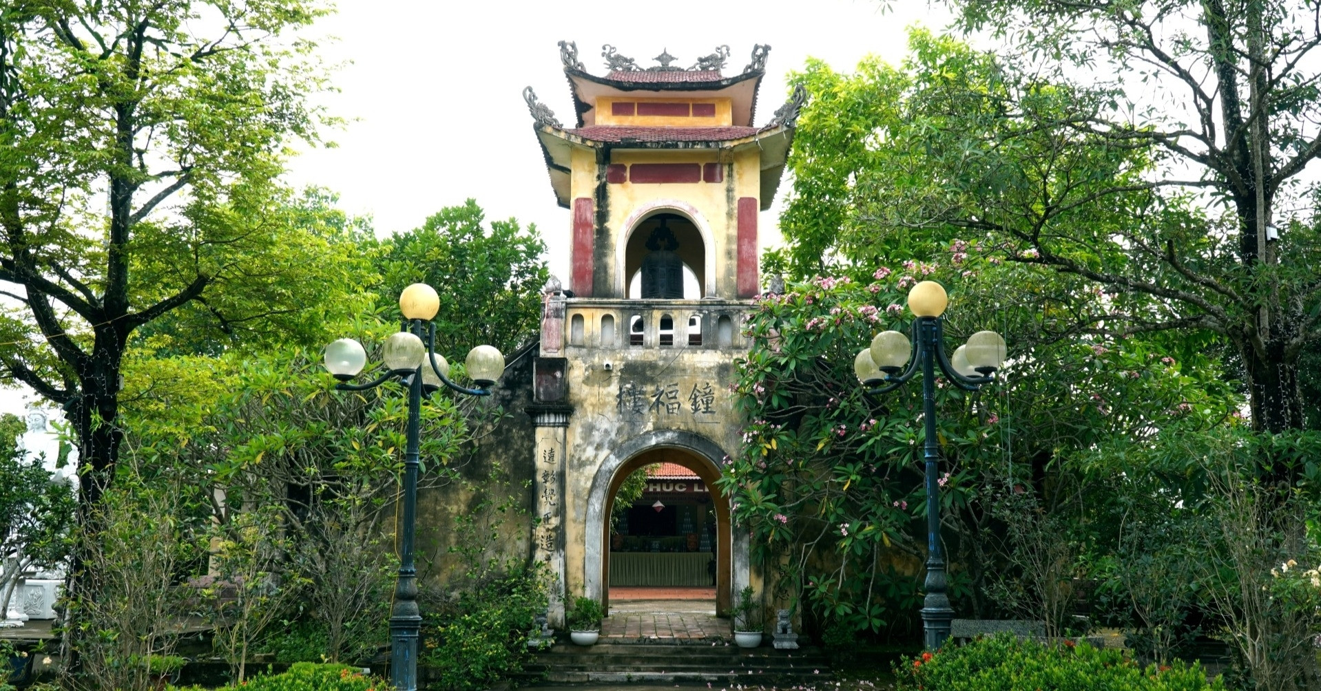 Gác chuông cổ, nơi thành lập chi bộ Đảng đầu tiên của một huyện ở Thanh Hóa