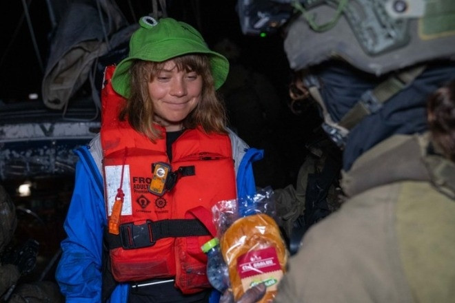 Israel chặn thuyền hướng tới Gaza, bắt giữ Greta Thunberg