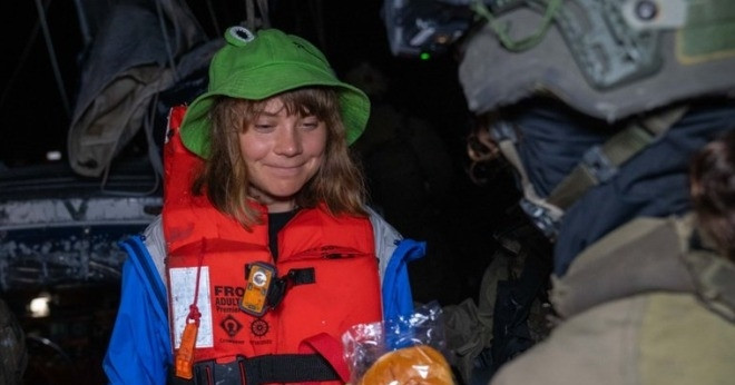 Israel chặn thuyền hướng tới Gaza, bắt giữ Greta Thunberg