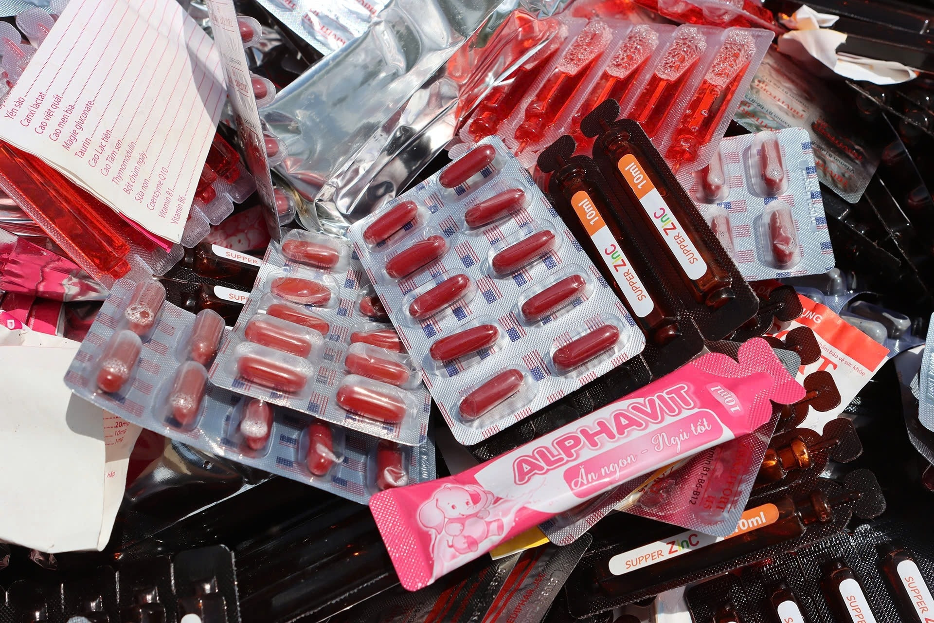 Lộ diện người đổ hàng chục nghìn thực phẩm chức năng ở TPHCM