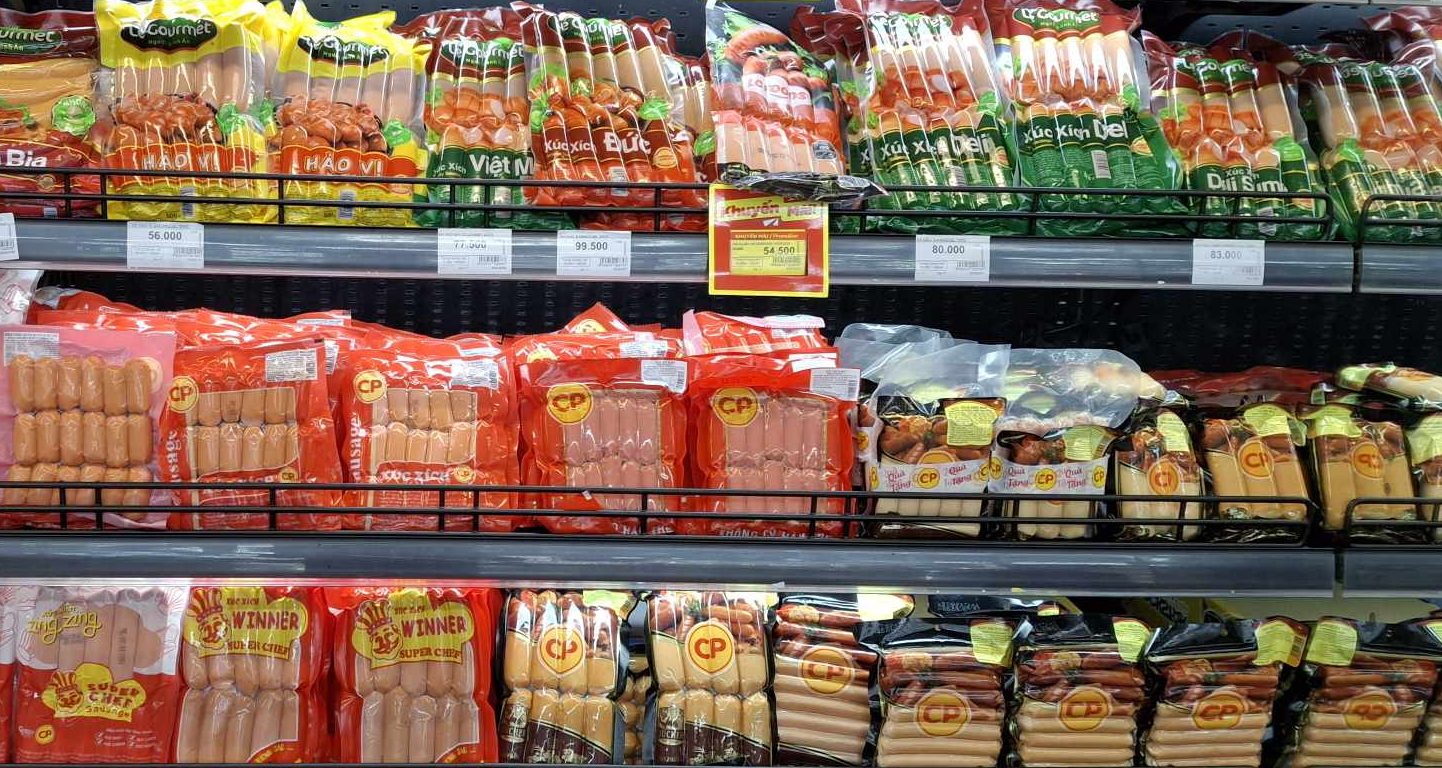 Lùm xùm thịt heo C.P. Việt Nam, tờ "cam kết từ thương hiệu CP" tại quầy hàng biến mất