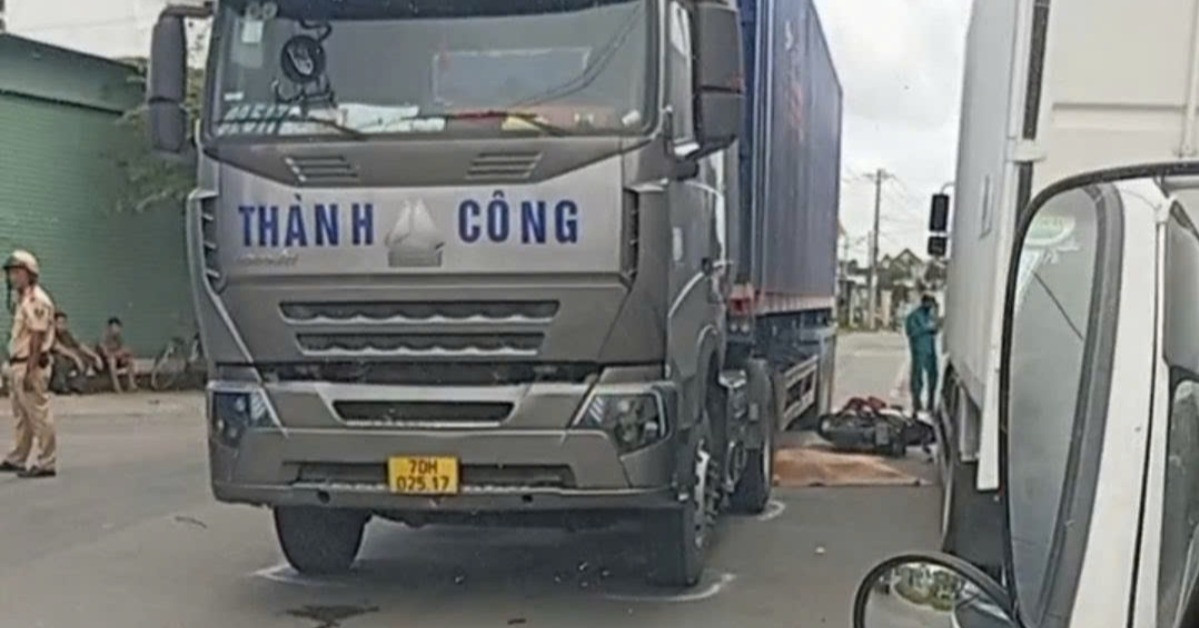 Mẹ và con trai 8 tuổi tử vong thương tâm dưới bánh xe container