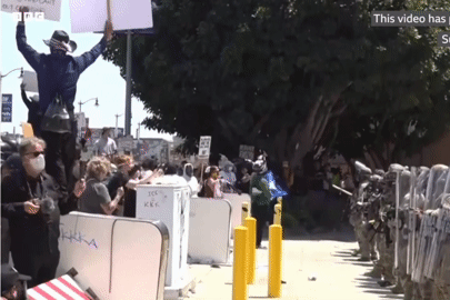 Nguyên nhân khiến Los Angeles chìm trong biểu tình bạo lực