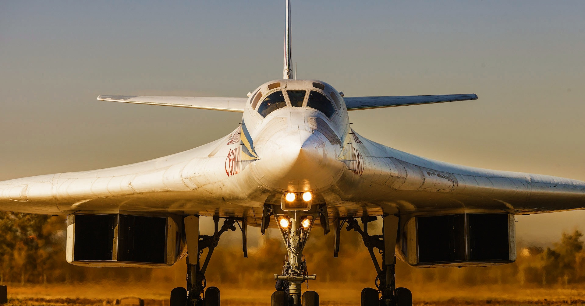 Oanh tạc cơ siêu thanh Tu-160: Sức mạnh khủng khiếp, răn đe chiến lược số 1