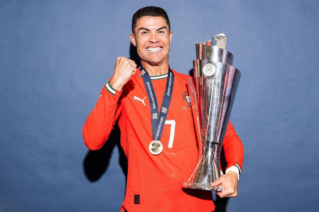 Ronaldo tuyên bố bất ngờ 'quay xe' chuyển nhượng