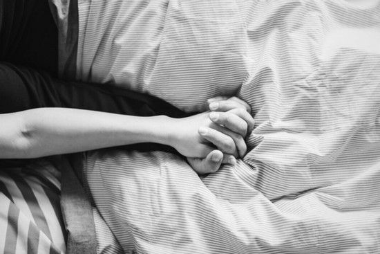 Trật khớp quai hàm, không thể há miệng do gặp nạn khi làm 'chuyện ấy'