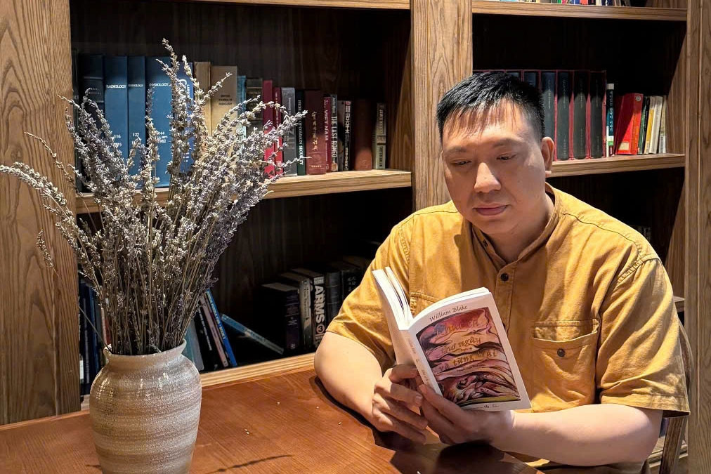 Việt hóa kiệt tác thơ của thiên tài văn học nước Anh