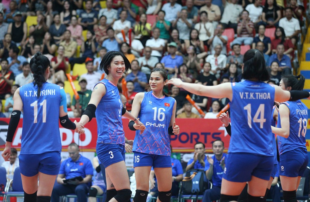 bong chuyen viet nam vs tu xuyen 1.jpg