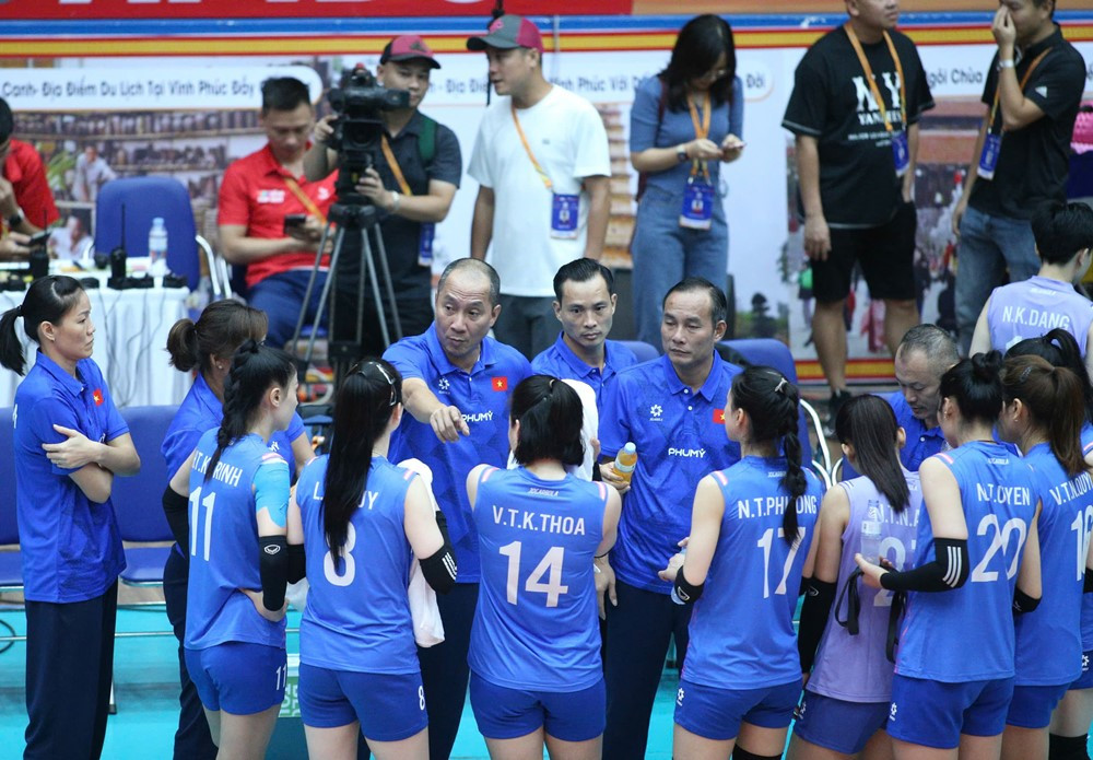 bong chuyen viet nam vs tu xuyen 4.jpg