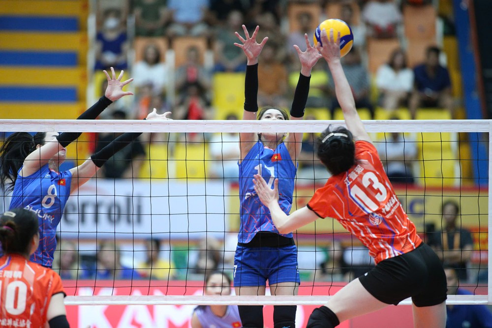 bong chuyen viet nam vs tu xuyen 6.jpg