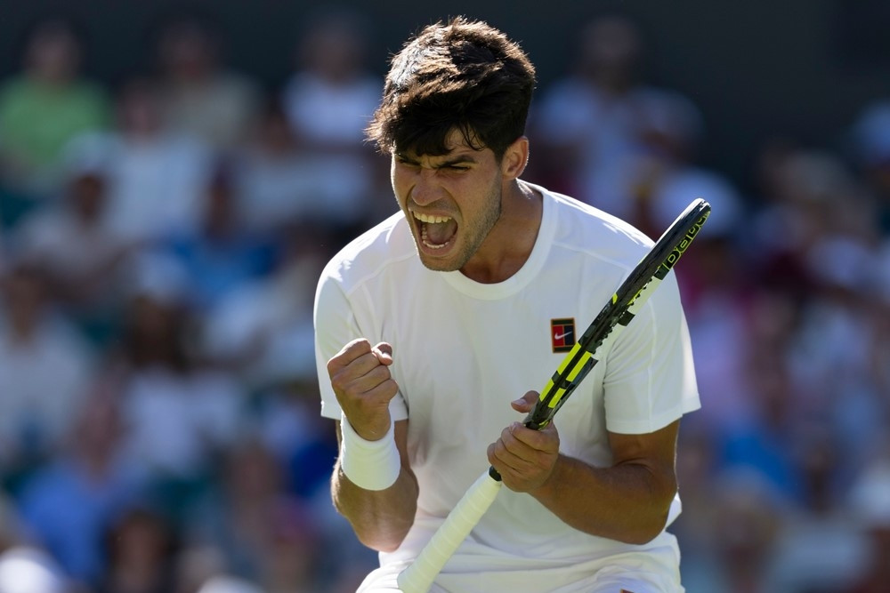 Carlos Alcaraz vất vả hạ tay vợt 38 tuổi sau 5 set tại vòng 1 Wimbledon