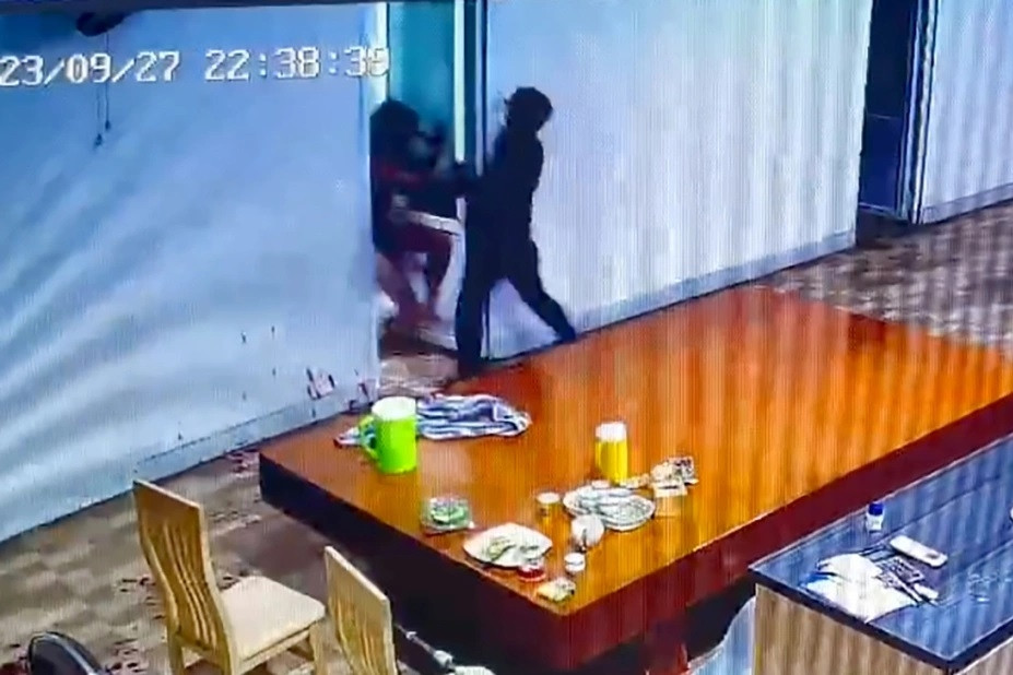 Đâm hơn 30 nhát dao vào người tình của vợ 'hờ'