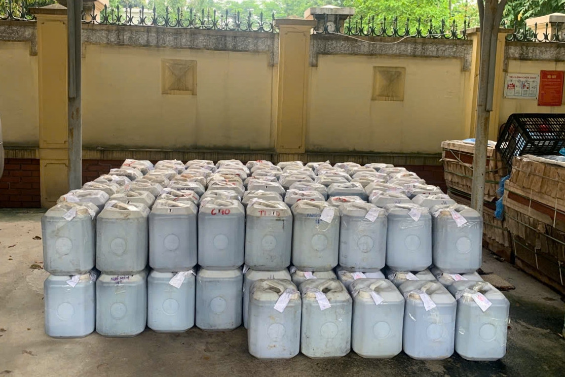 Hà Nội: Phát hiện hơn 2.600 lít nước mắm không rõ nguồn gốc
