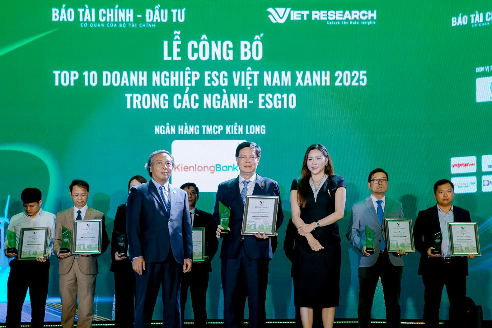 KienlongBank ghi dấu hành trình Xanh với Top 10 ESG Việt Nam 2025