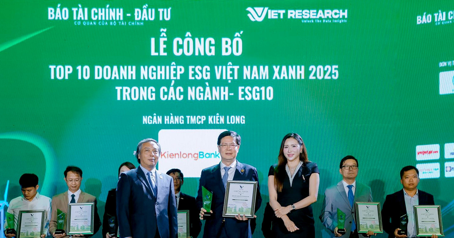 KienlongBank ghi dấu hành trình Xanh với Top 10 ESG Việt Nam 2025