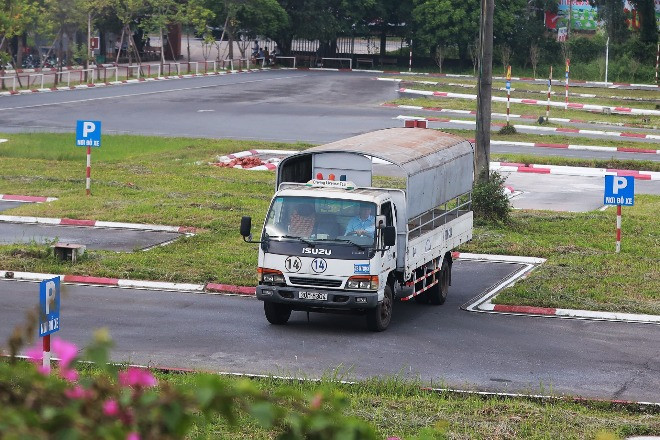 Một tuần CSGT Hà Nội tổ chức sát hạch cấp giấy phép lái xe, tỷ lệ đỗ 44,4%