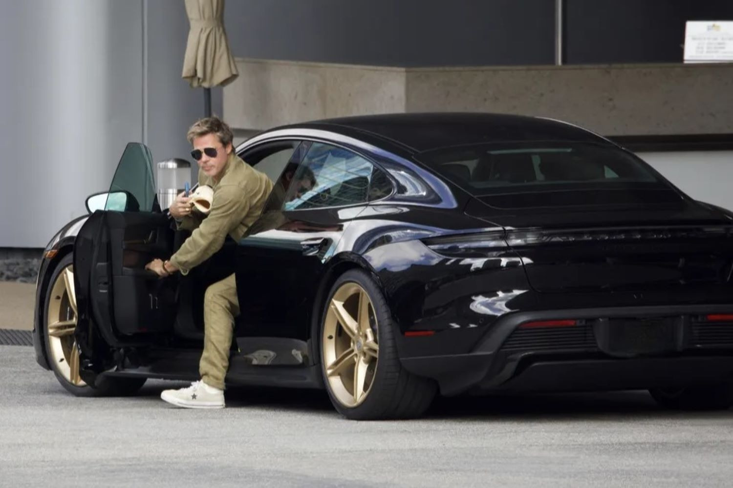 Ngắm dàn 'xế khủng' nằm trong gara của ngôi sao Brad Pitt