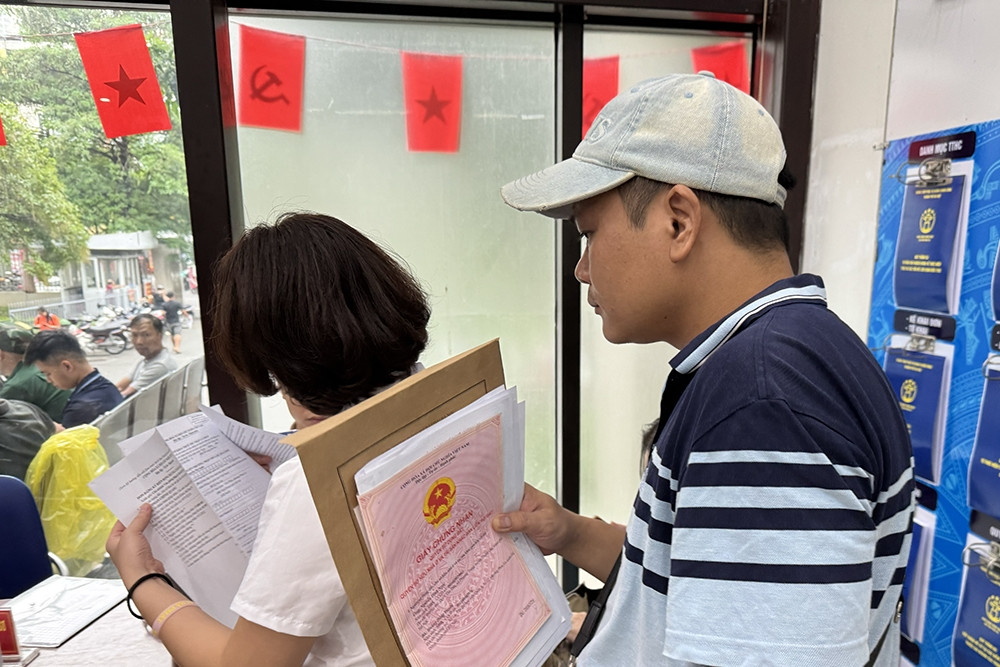 Ngày đầu cấp xã, phường được quyền cấp ‘sổ đỏ’: Bất ngờ tốc độ xử lý hồ sơ