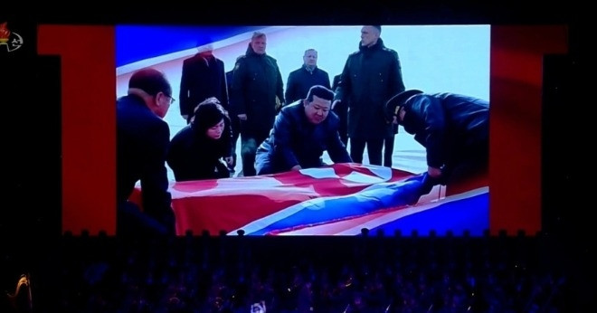 Ông Kim Jong Un xúc động trong lễ đón binh sĩ Triều Tiên tử trận ở nước ngoài