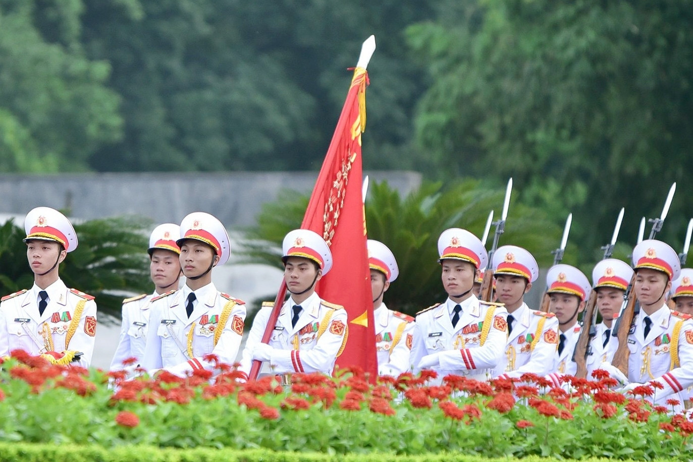 Sĩ quan làm nhiệm vụ giữ gìn thi hài Bác Hồ được hưởng phụ cấp đặc thù