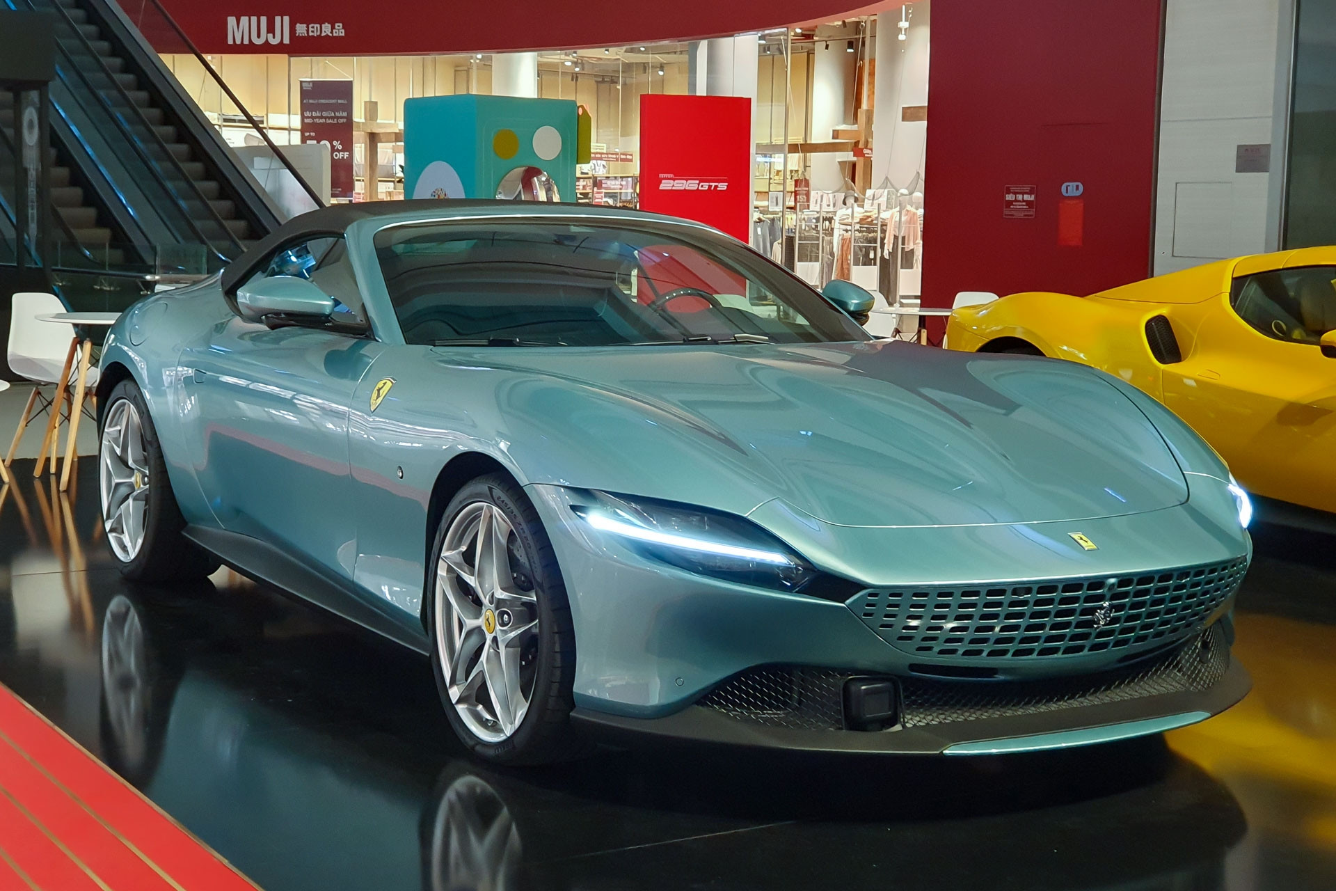 Sieu Xe Ferrari Roma Spider Thu Hai Tai Viet Nam Gia Hon 23 Ty Dong 117635