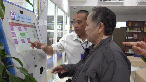 Người dân phấn khởi trong ngày đầu vận hành chính quyền 2 cấp