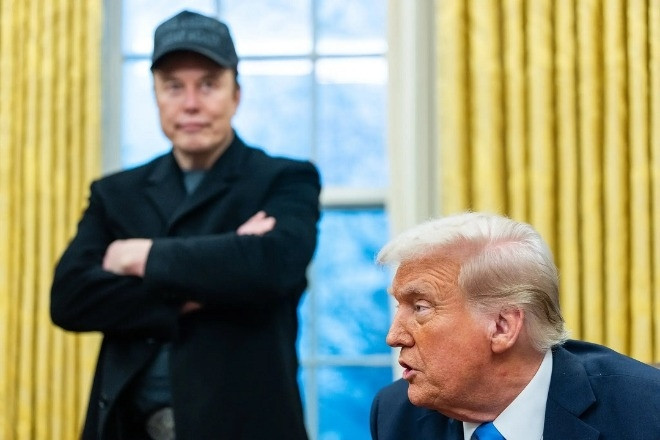 Tổng thống Trump dọa cắt tài trợ với các công ty của tỷ phú Elon Musk