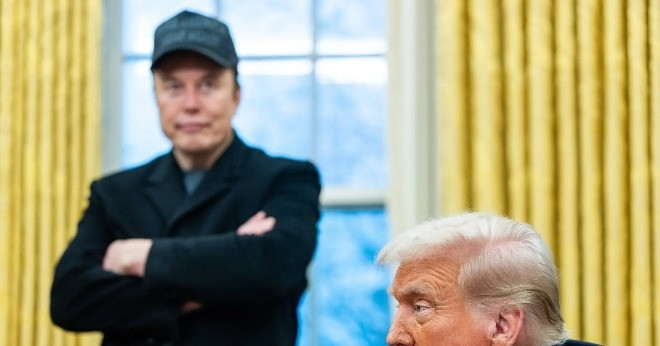 Tổng thống Trump dọa cắt tài trợ với các công ty của tỷ phú Elon Musk