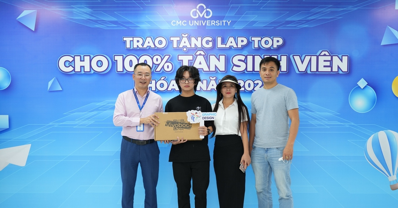 Trường Đại học CMC dành quỹ học bổng 96 tỷ đồng, tặng laptop cho tân sinh viên