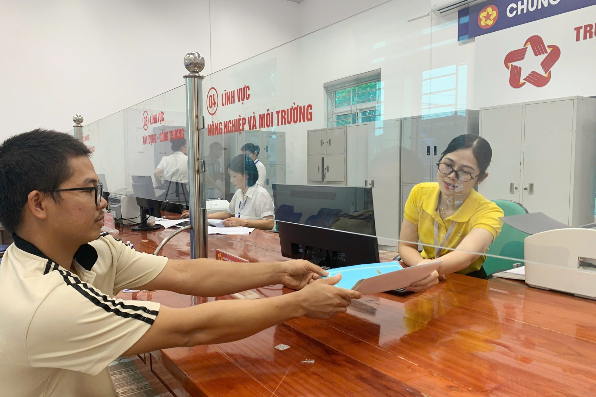 Vietnam Post huy động 8.000 nhân sự tham gia hỗ trợ dịch vụ công cấp xã