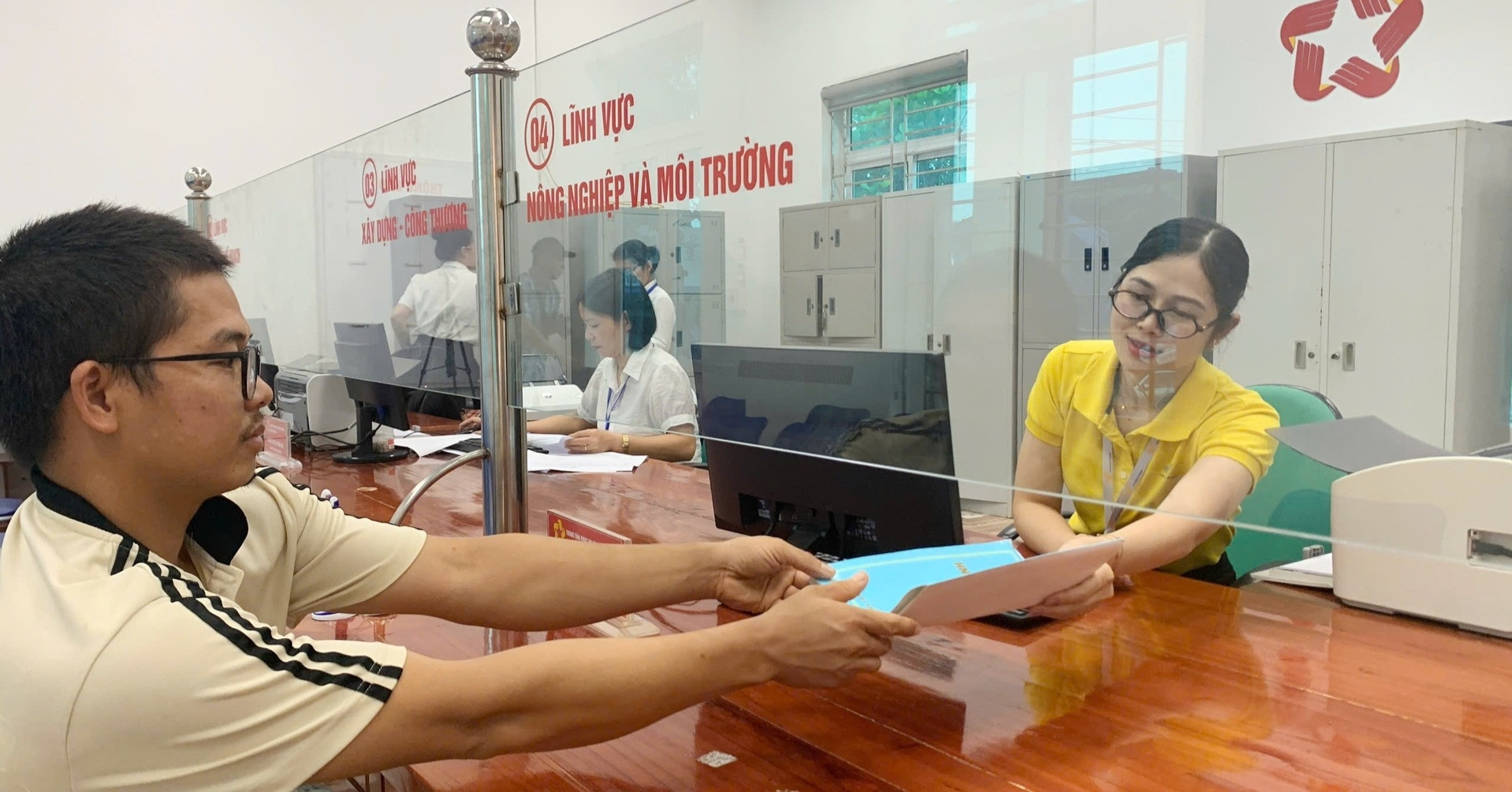 Vietnam Post huy động 8.000 nhân sự tham gia hỗ trợ dịch vụ công cấp xã