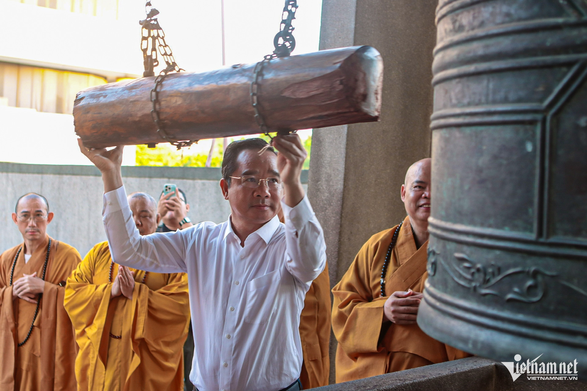 W-chùa TPHCM Nguyễn Huế 16.jpg