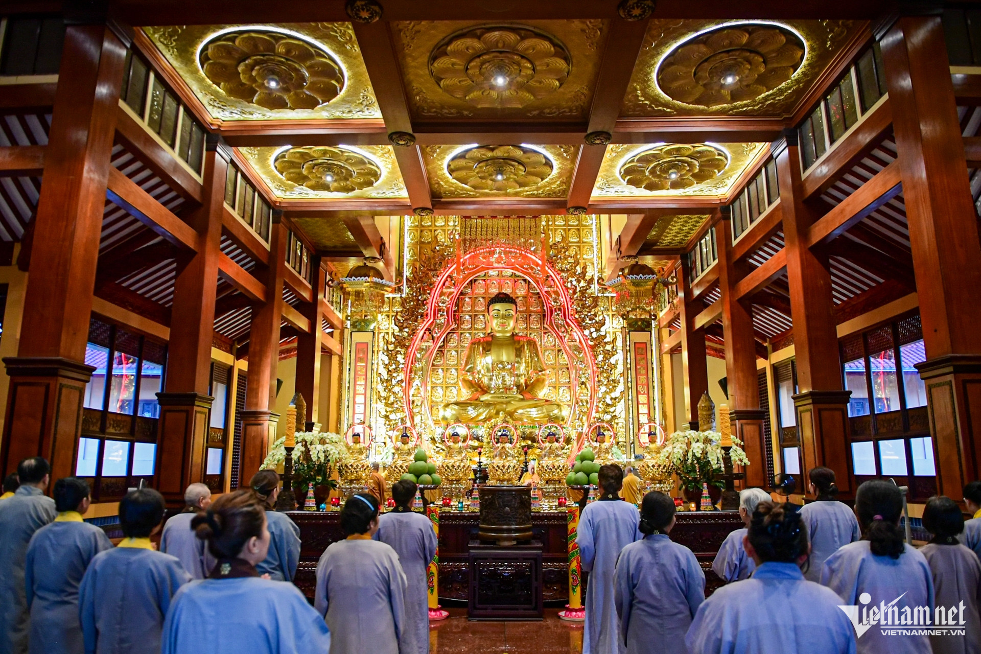 W-chùa TPHCM Nguyễn Huế 3.jpg