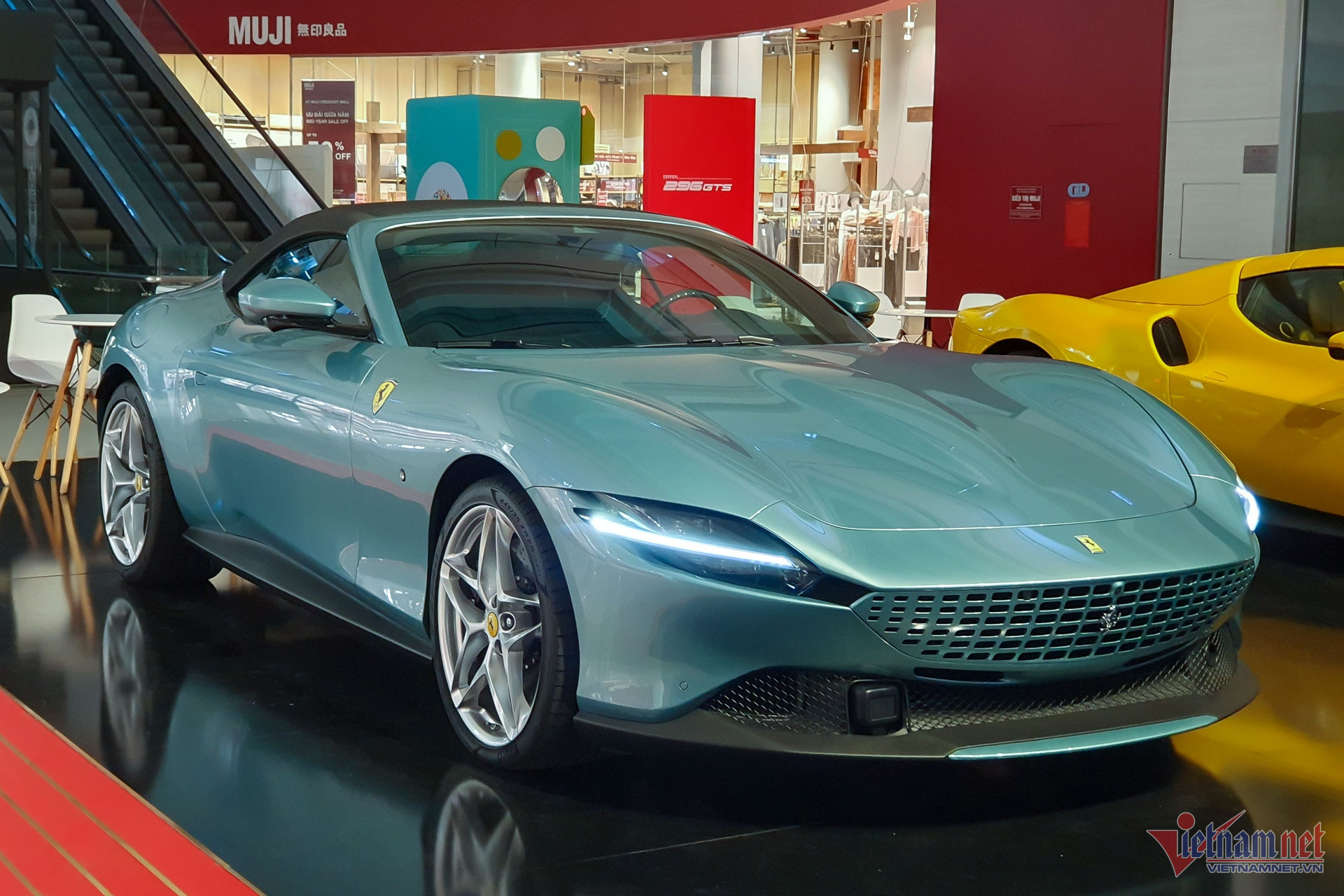 W-Ferrari Roma Spider Vietnamnet 10.jpg