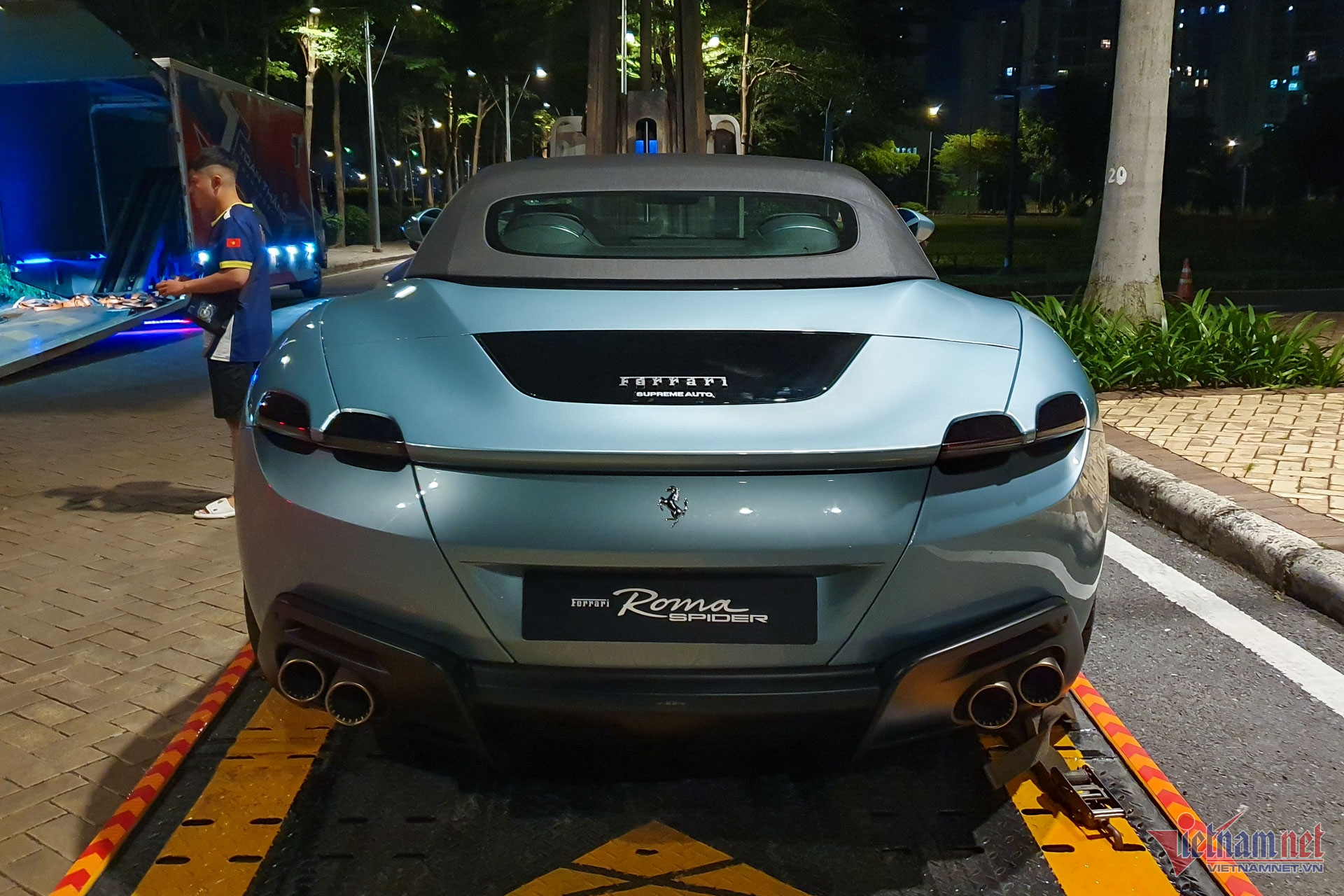 W-Ferrari Roma Spider Vietnamnet 14.jpg