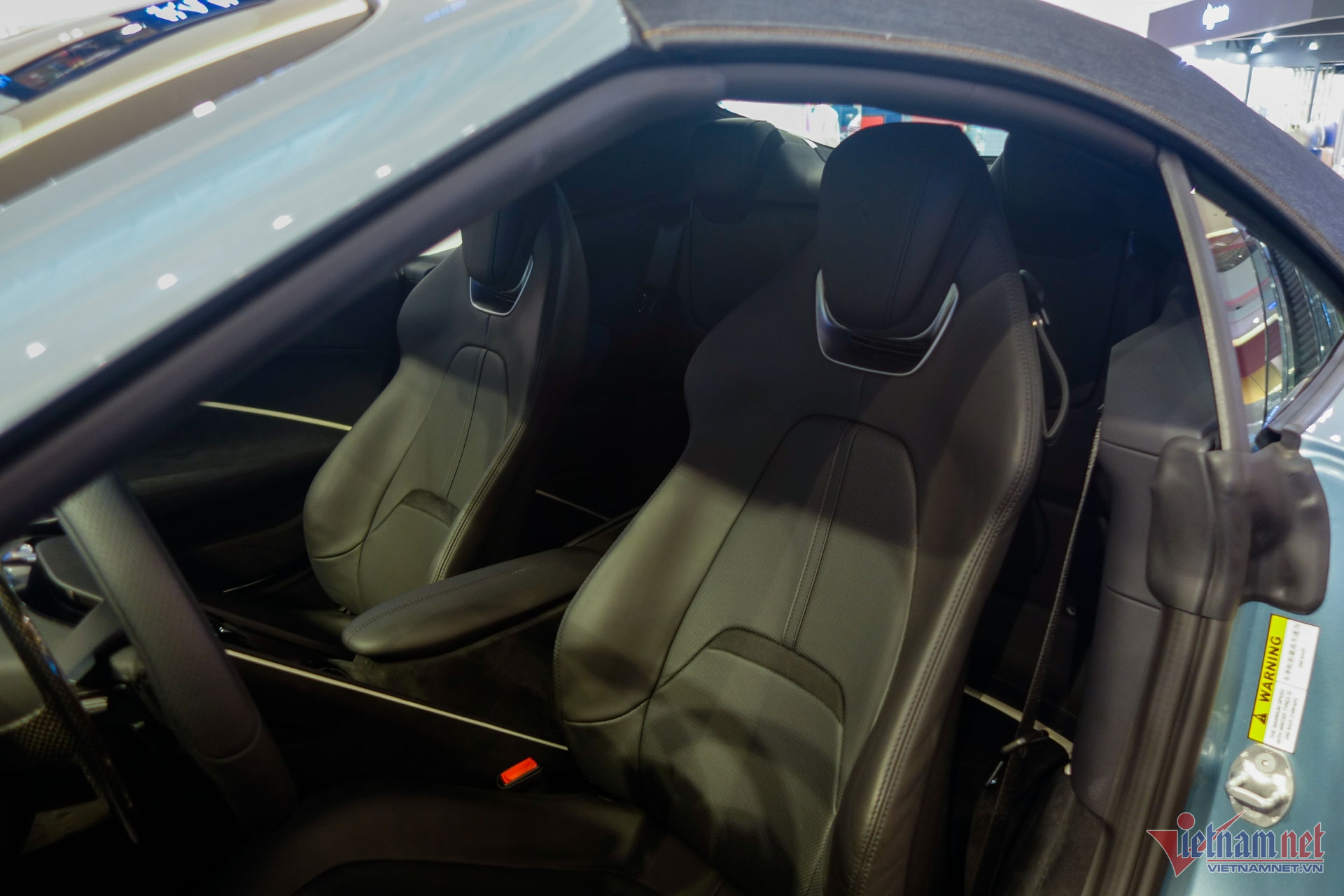 W-Ferrari Roma Spider Vietnamnet 2.jpg