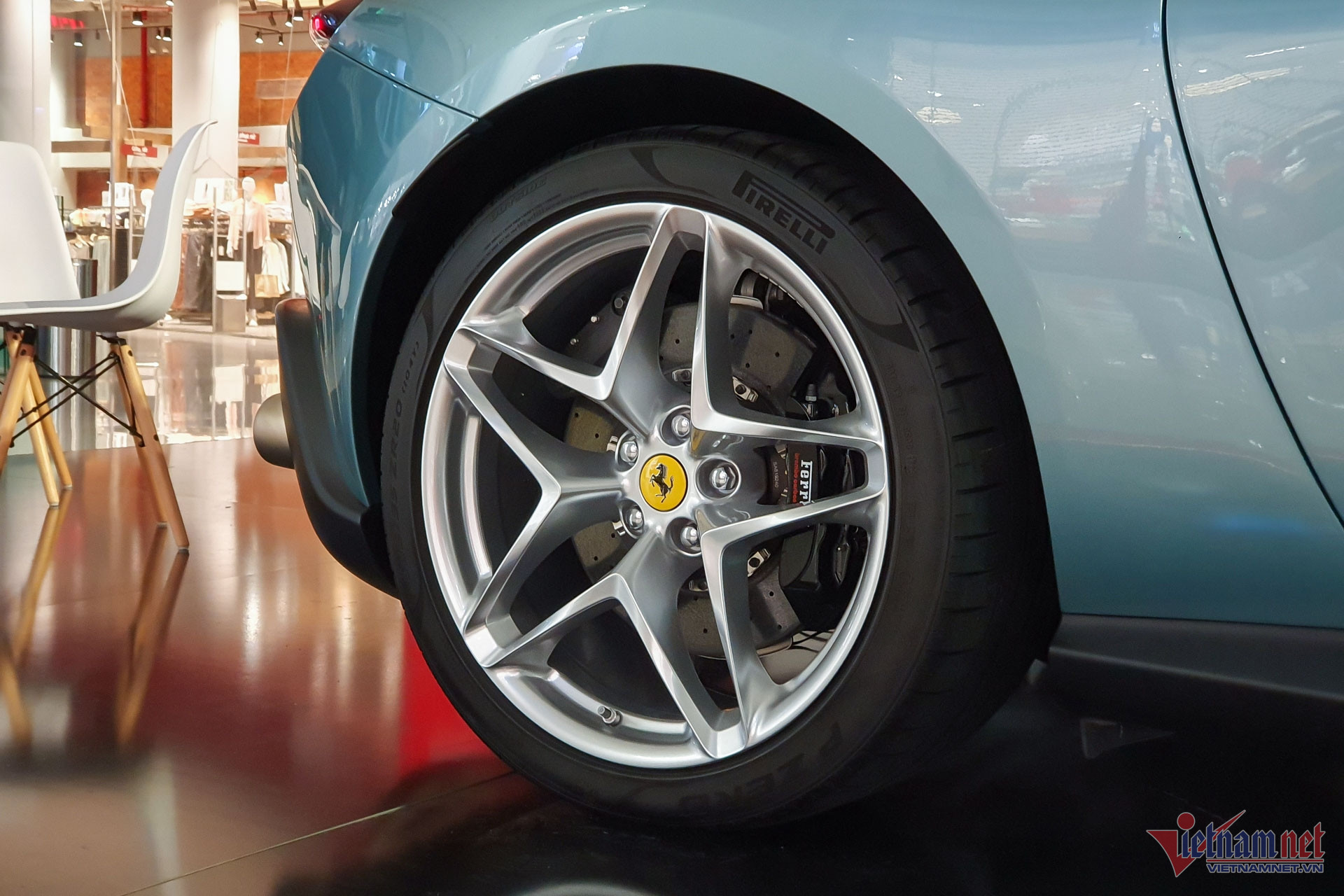 W-Ferrari Roma Spider Vietnamnet 7.jpg