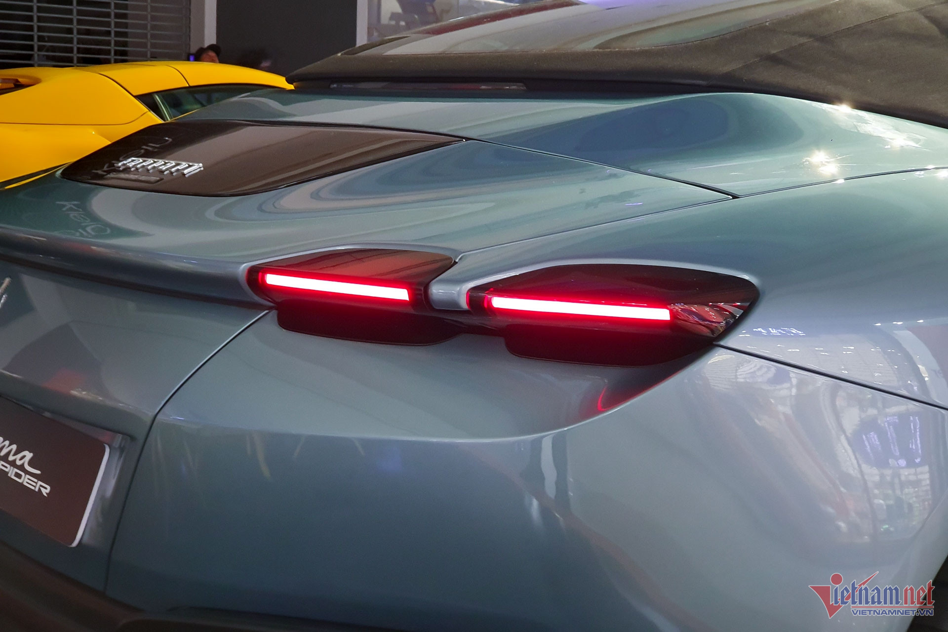 W-Ferrari Roma Spider Vietnamnet 9.jpg