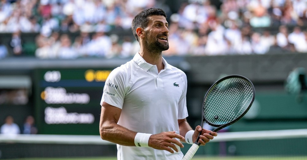 Djokovic thắng hú vía, trạm chán Sinner ở bán kết Wimbledon
