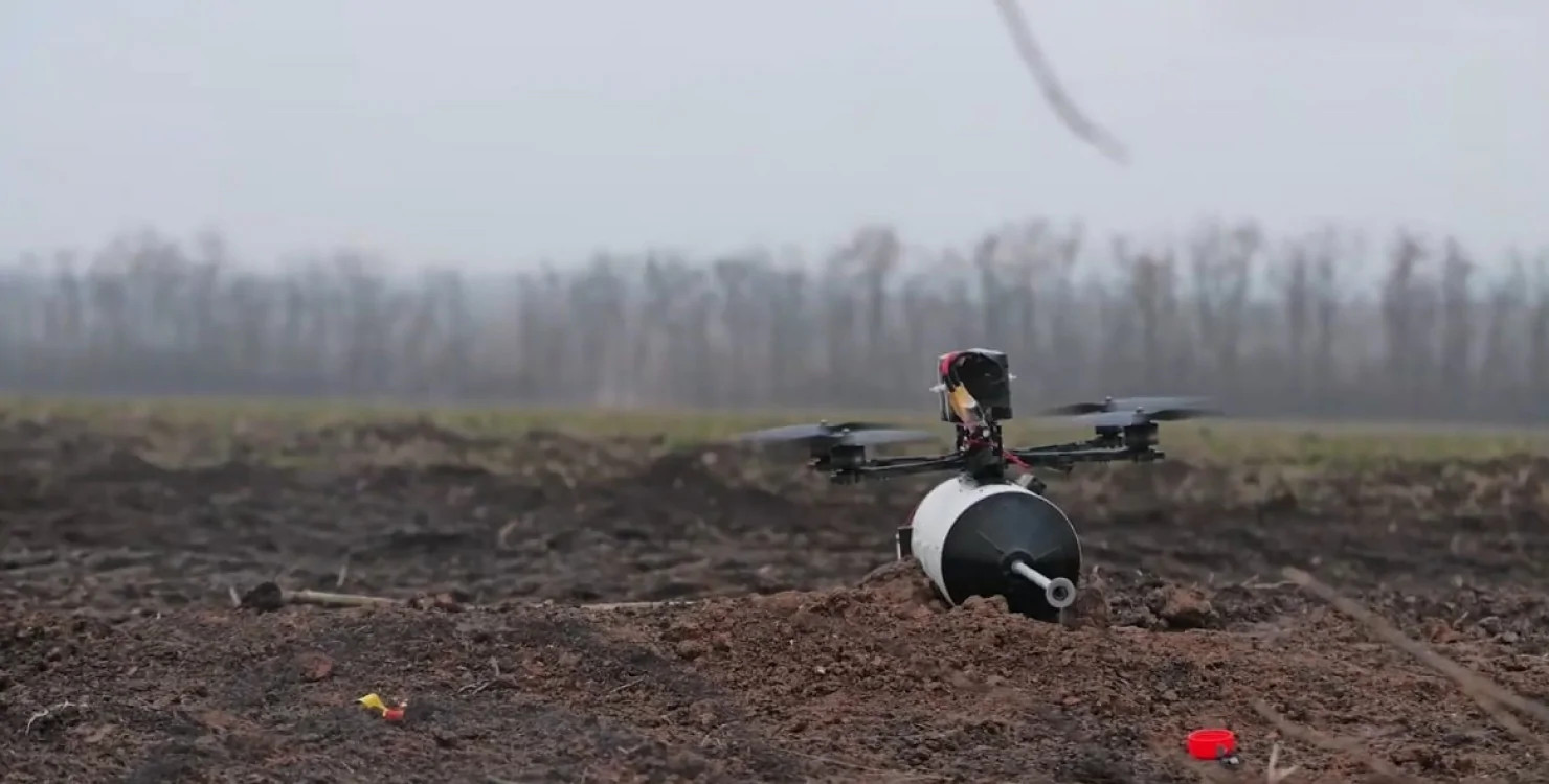 Drone cáp quang.jpg