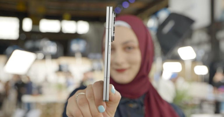 ‘Galaxy Z Fold 7 mỏng đến nỗi tôi quên nó là điện thoại gập’