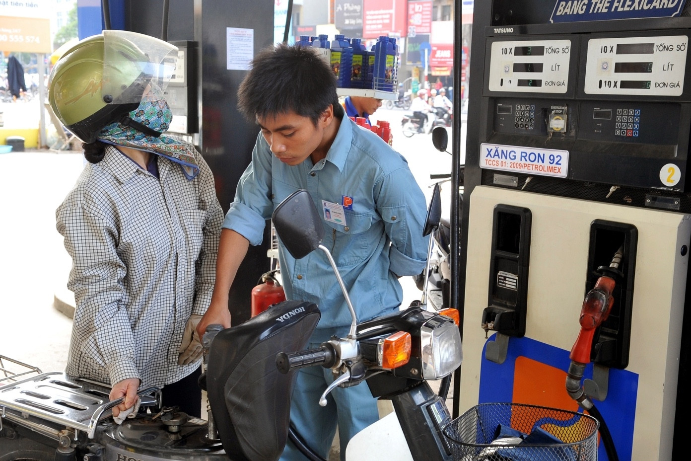 Giá xăng dầu tăng trở lại, dầu diesel có mức tăng cao nhất