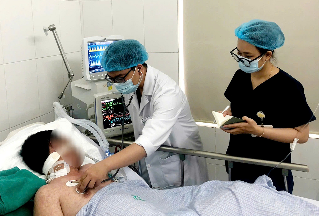 Hai người đàn ông nguy kịch vì mắc căn bệnh của 'trẻ em'