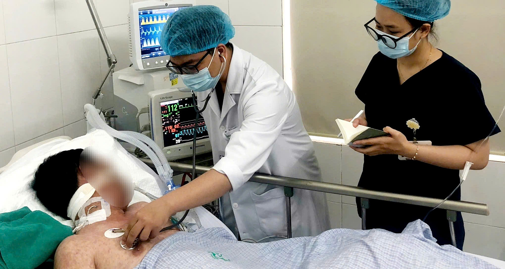 Hai người đàn ông nguy kịch vì mắc căn bệnh của 'trẻ em'