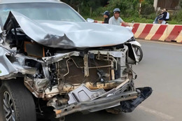 Hàng chục người truy đuổi tài xế ô tô bán tải gây tai nạn liên hoàn