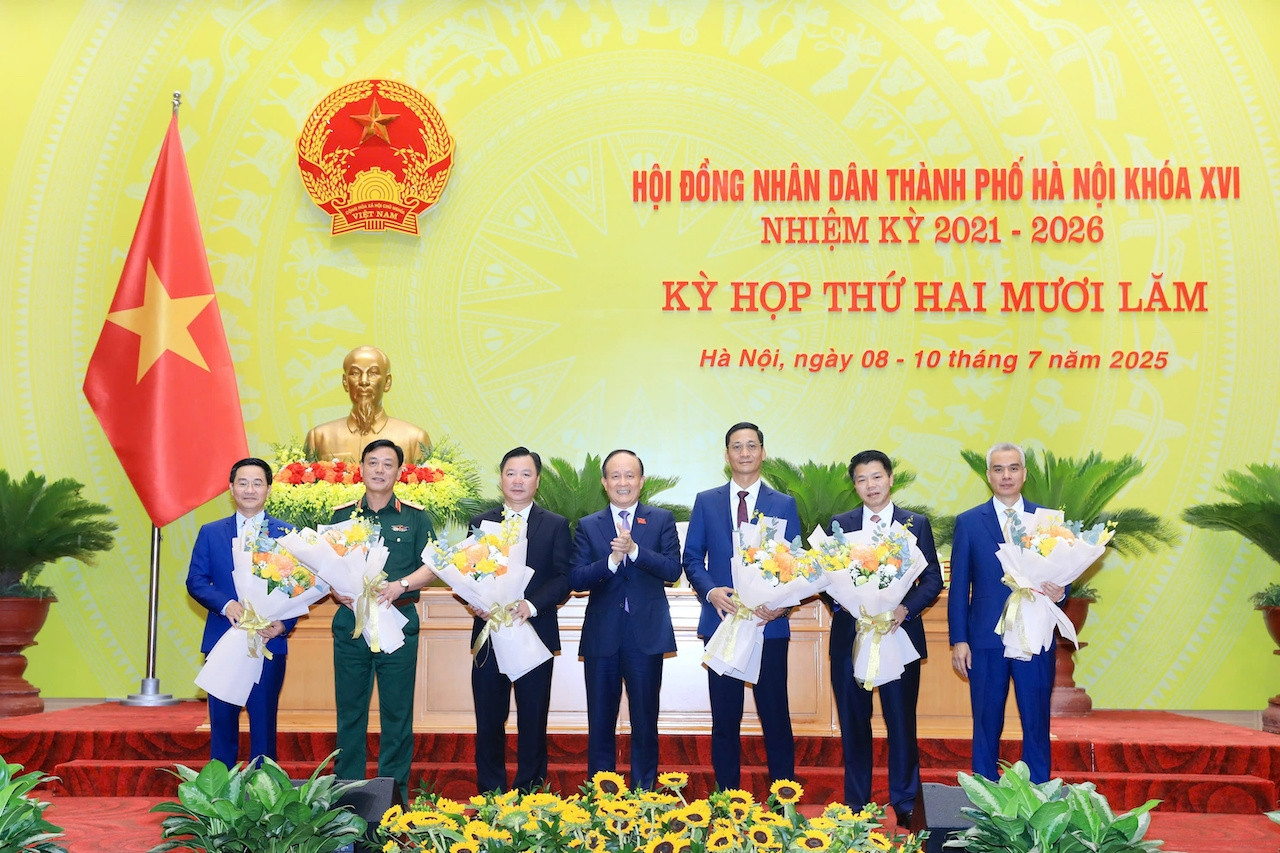 Hà Nội có 4 tân Ủy viên UBND TP, có một Thiếu tướng quân đội
