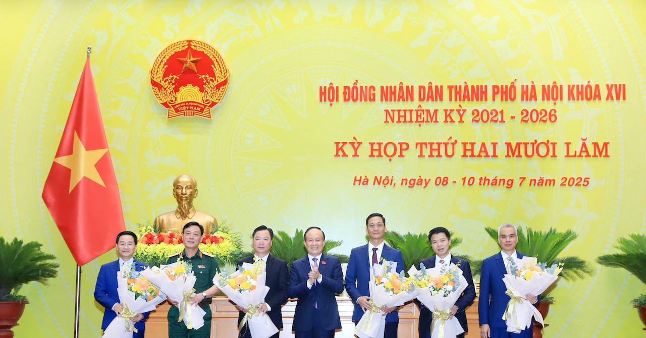 HĐND Hà Nội bầu 4 ủy viên UBND TP, có một Thiếu tướng quân đội