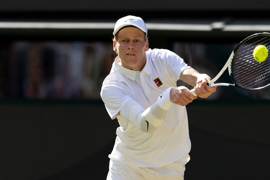 Jannik Sinner vượt khó vào bán kết Wimbledon 2025