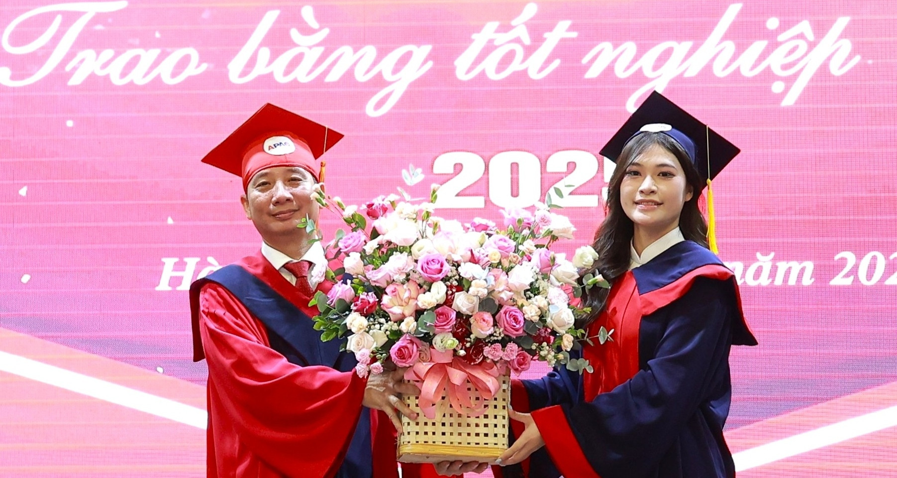 Lứa sinh viên đặc biệt 'học 4 năm, trường đổi tên 3 lần'
