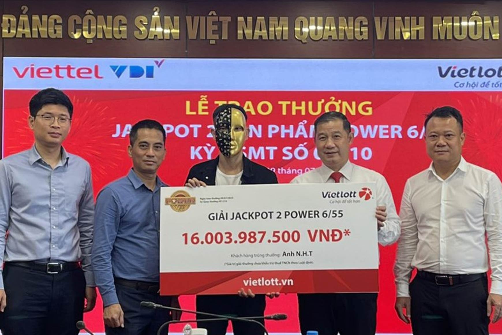 Một công nhân ở TPHCM trúng độc đắc Vietlott hơn 16 tỷ nhờ chọn số theo ngày sinh